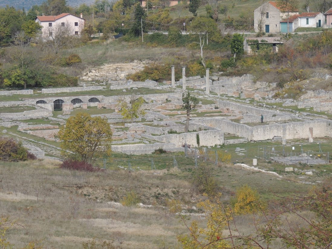 Baths of Alba Fucens-02.JPG